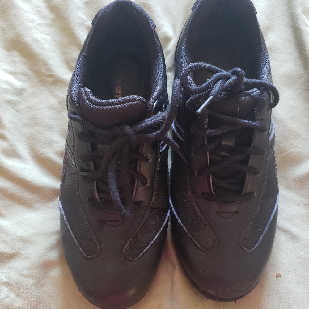 Any item with a  🌹 from my closet is 5 for $20! Black Nonslip Shoes. Size 6.5